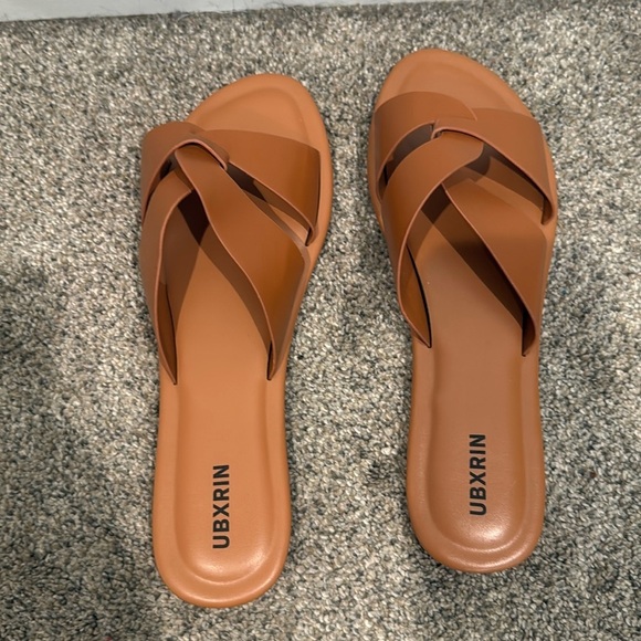 UBXRIN Light Brown Criss Cross Strap Flat Sandals - Size 11 - Picture 1 of 6